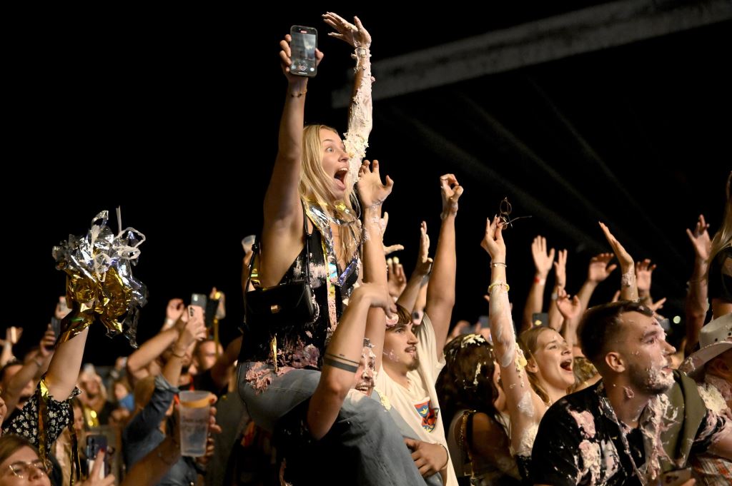Fair Fest in Zagreb: Steve Aoki threw cakes at the premiere performance, tonight Scooter legends arrive on the stage