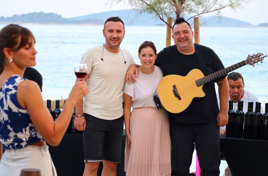 Okusi Pelješca w Orebiću od 10 czerwca: wina, Wieczory Rybackie, klapy i bezpłatne Zvuci Dalmacije na Pelješacu