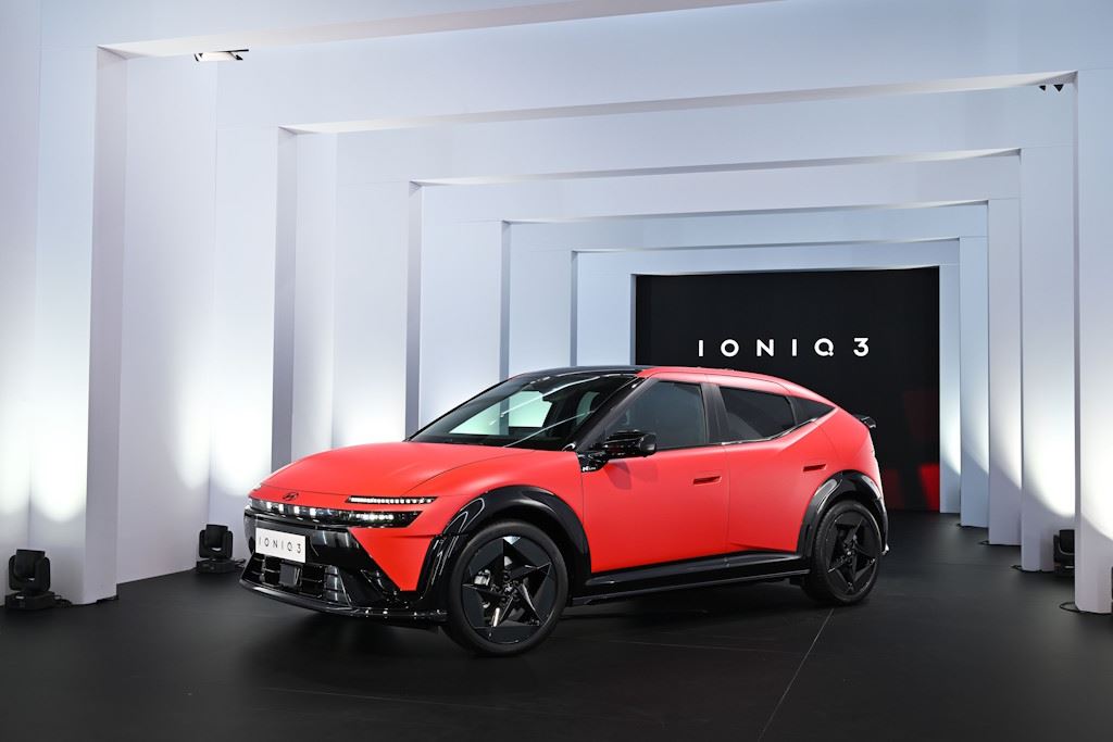 Hyundai IONIQ 3 premijerno predstavljen u Milanu kao novi električni hatchback s dosegom do 496 kilometara