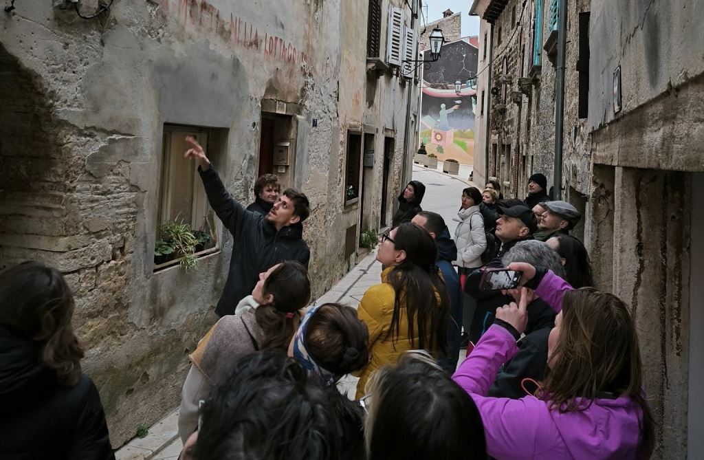 World War II graffiti in Vodnjan: Discover the forgotten history of Istria and antifascism through a guided tour