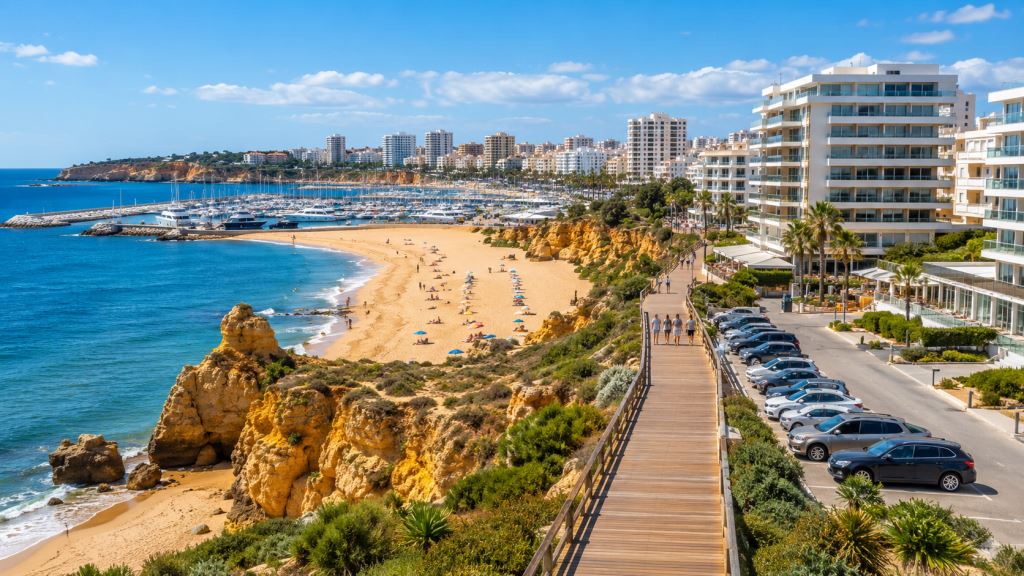 Portimao 2026: przewodnik po noclegach przy Praia da Rocha, hotelach, apartamentach, parkingu i cenach